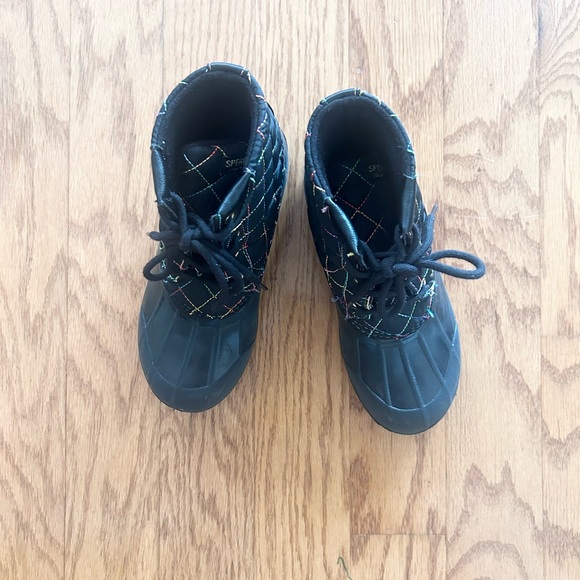 SPERRY Syren Black/Rainbow Stitch Port Duck Boot Kids' Sz US 2M - Picture 5 of 5